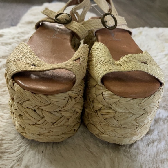 Jeffrey Campbell Cream Platform Sandals - Picture 10 of 14